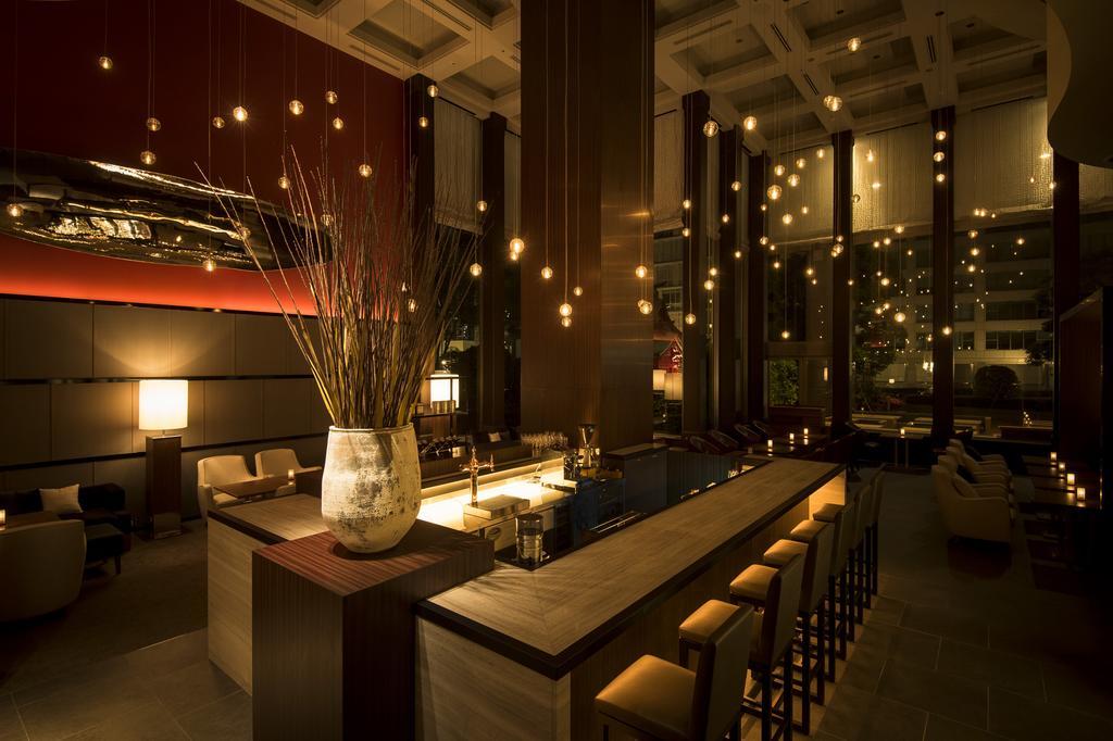 Hotel Okura Fukuoka Φουκουόκα Εξωτερικό φωτογραφία The bar at the restaurant