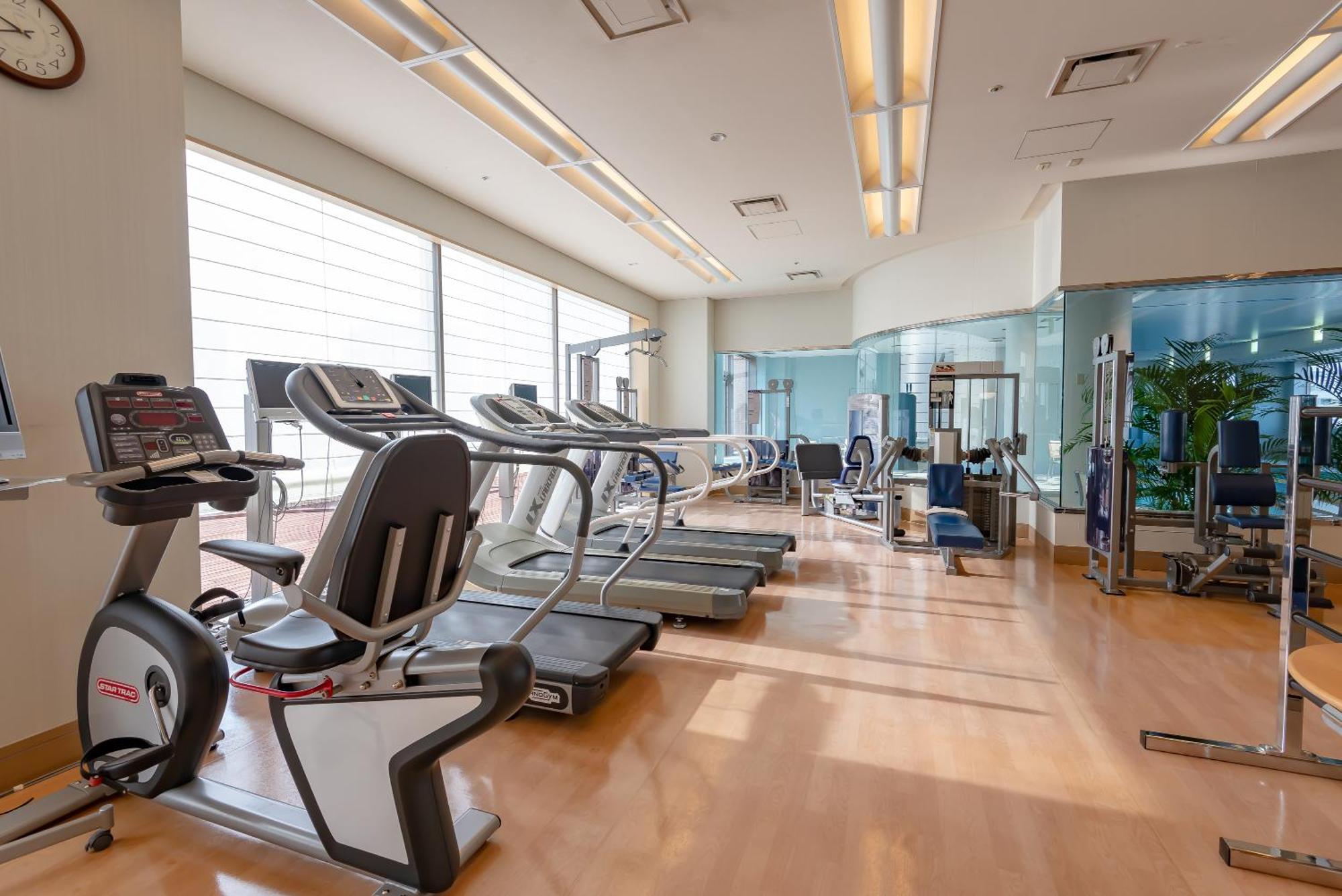 Hotel Okura Fukuoka Φουκουόκα Εξωτερικό φωτογραφία The gym at the hotel