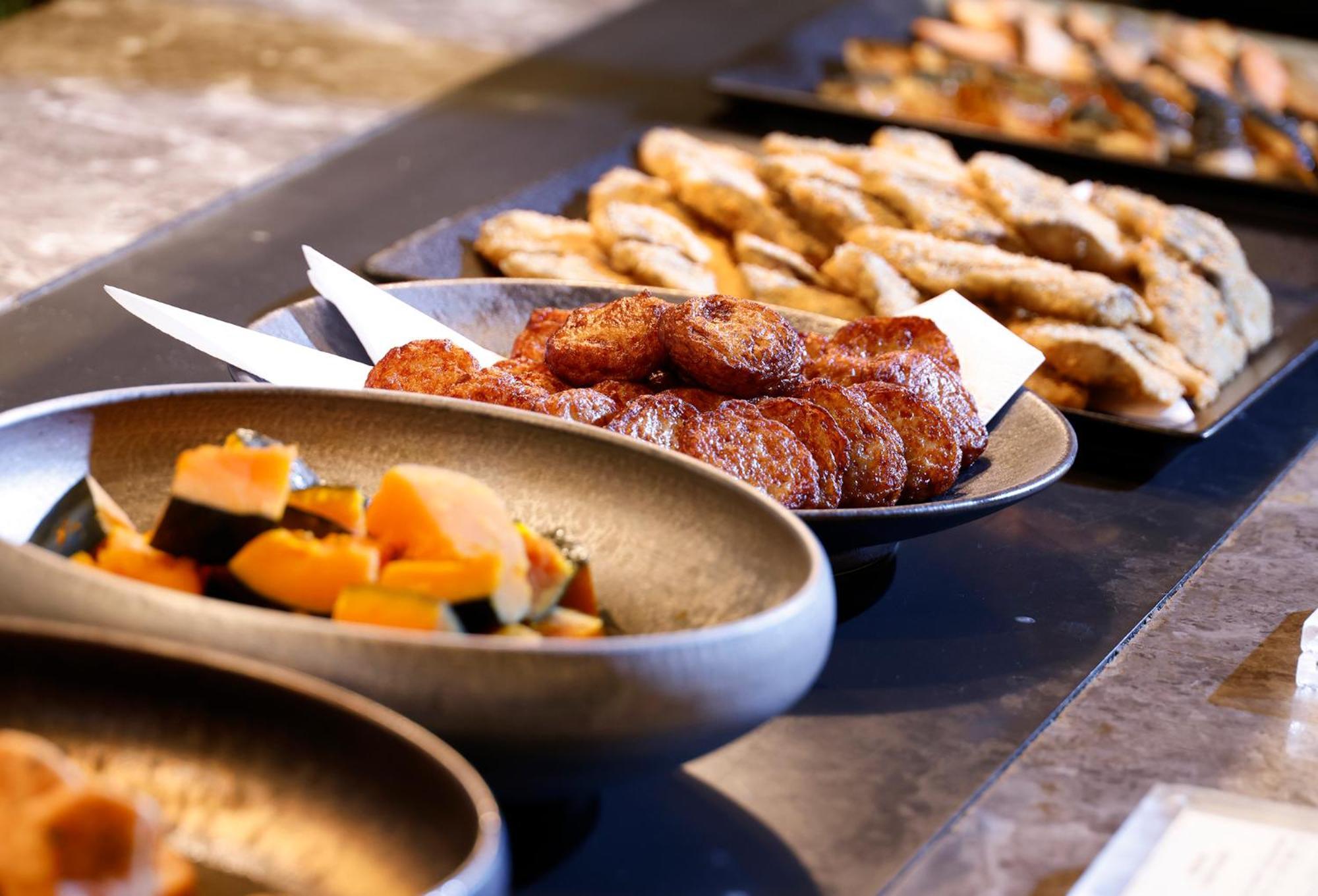 Hotel Okura Fukuoka Φουκουόκα Εξωτερικό φωτογραφία A buffet at a hotel