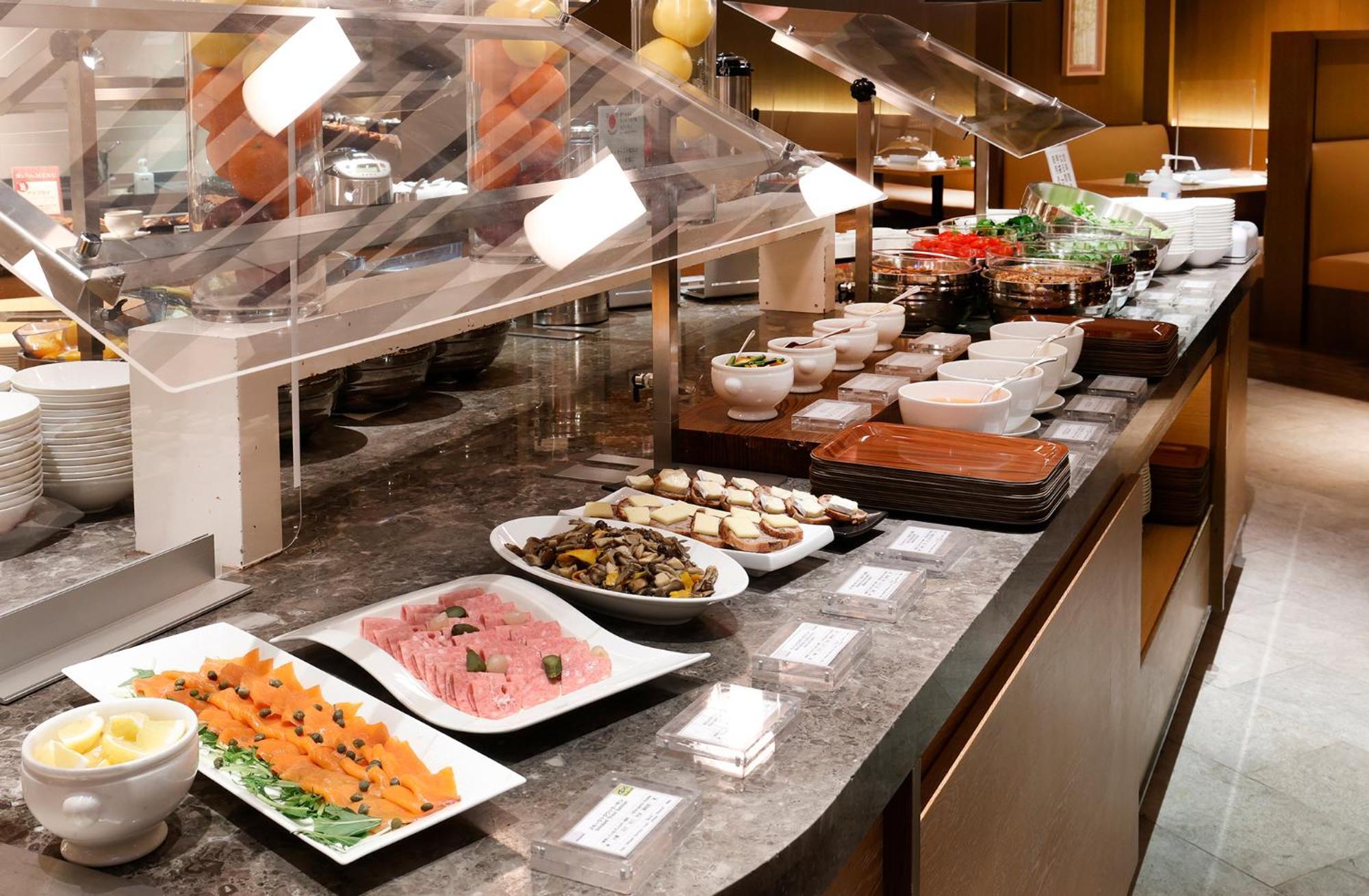 Hotel Okura Fukuoka Φουκουόκα Εξωτερικό φωτογραφία A buffet at a hotel