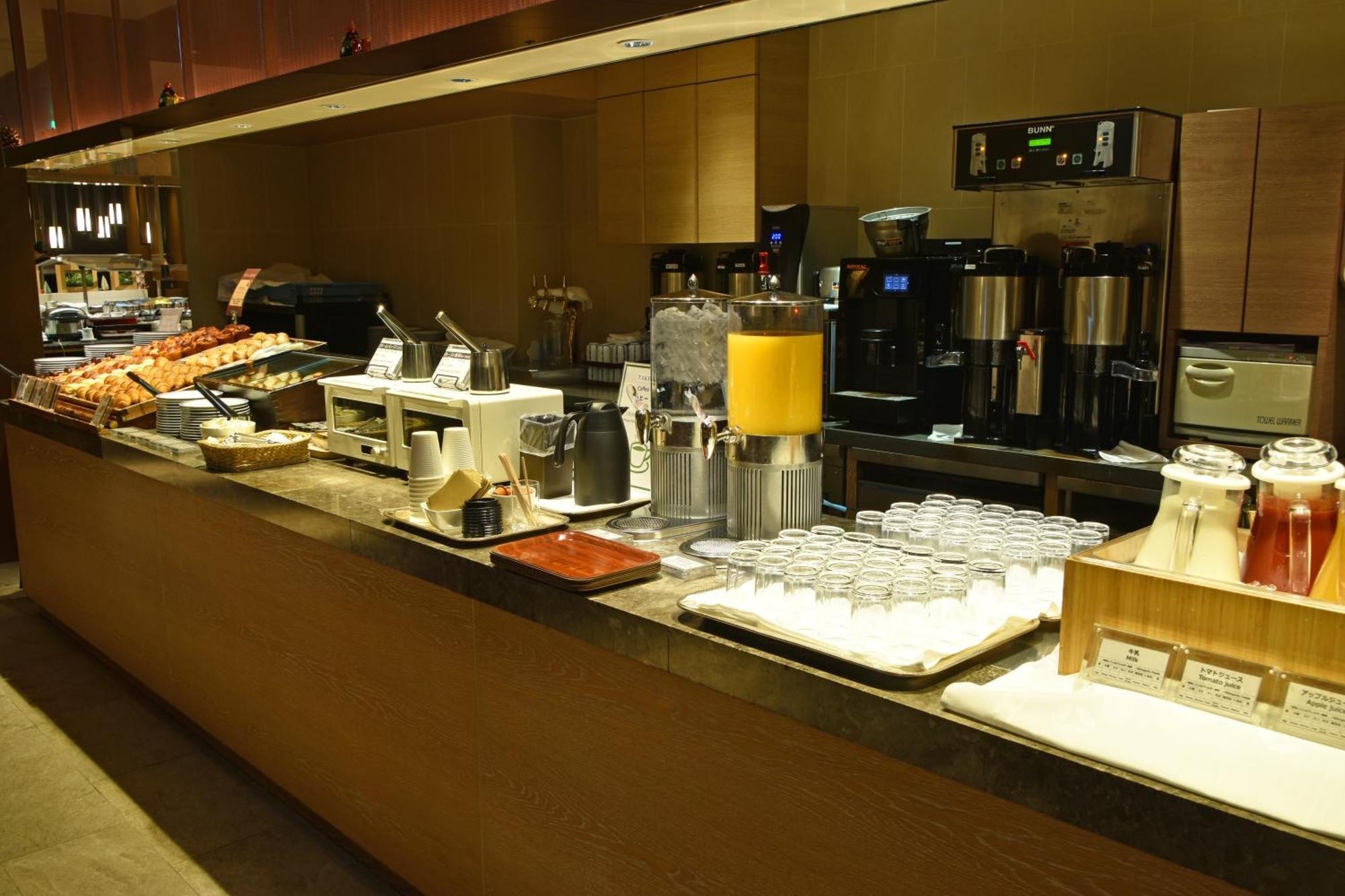 Hotel Okura Fukuoka Φουκουόκα Εξωτερικό φωτογραφία A buffet at a hotel