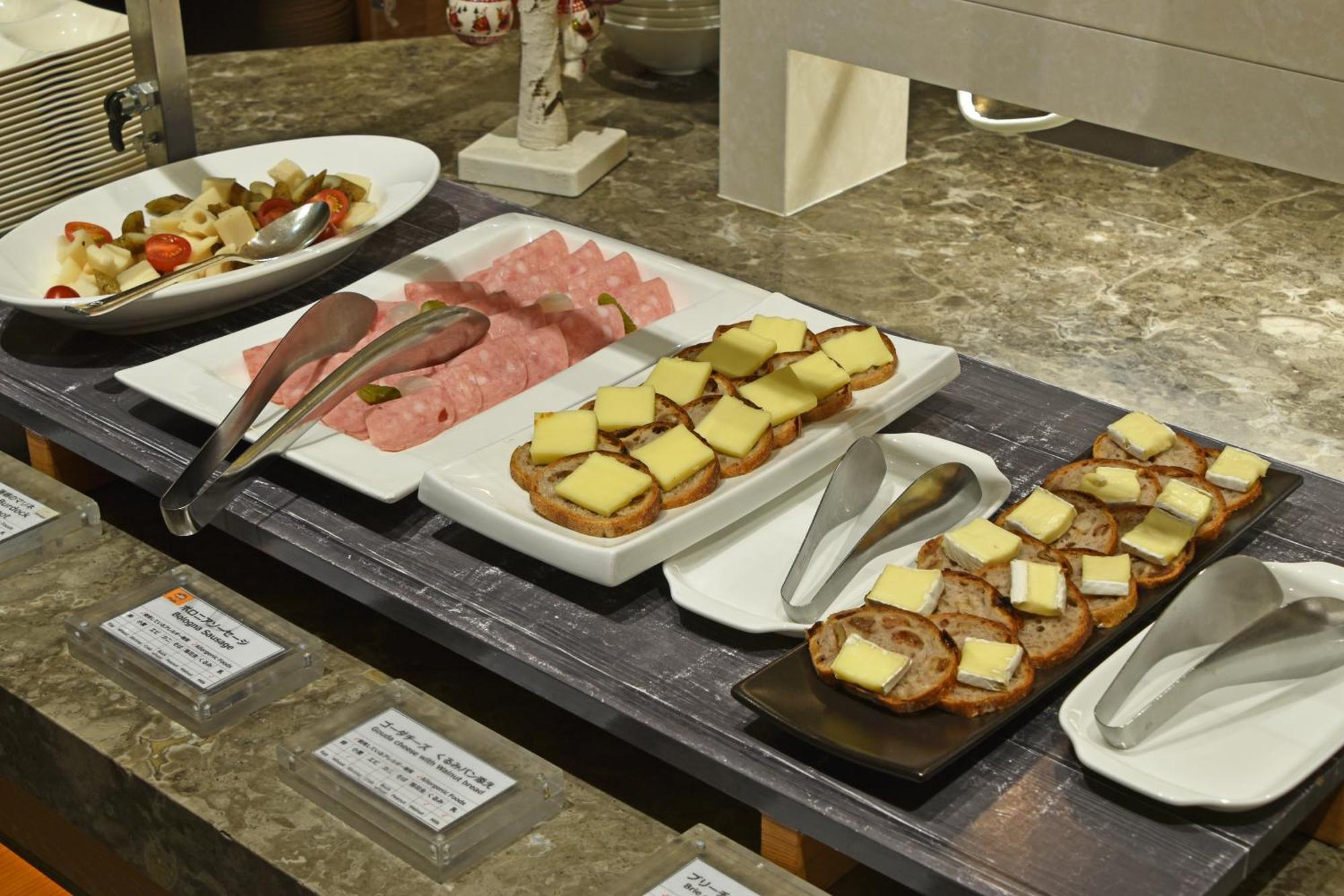 Hotel Okura Fukuoka Φουκουόκα Εξωτερικό φωτογραφία A cheese platter