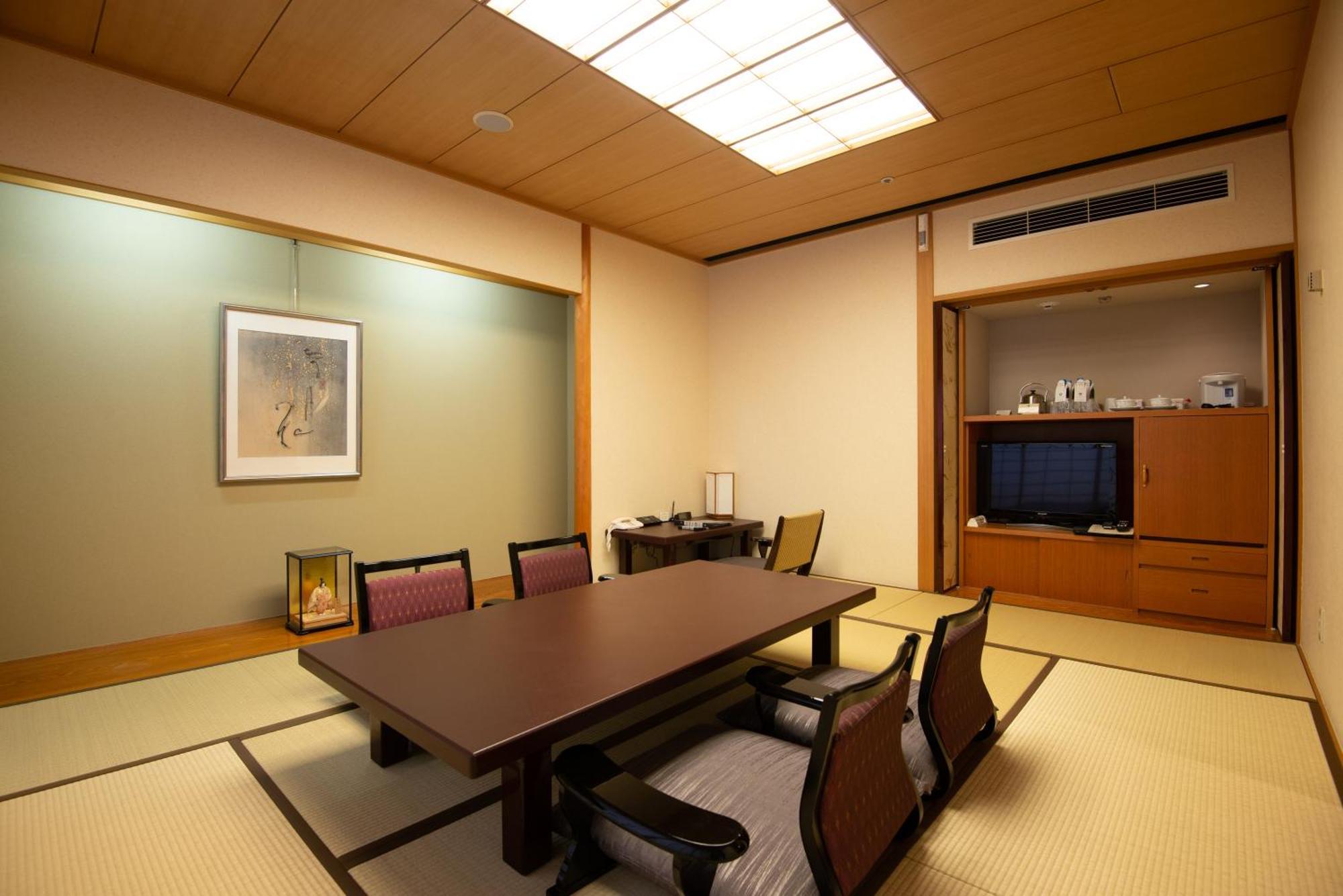 Hotel Okura Fukuoka Φουκουόκα Εξωτερικό φωτογραφία A Japanese-style room at the hotel