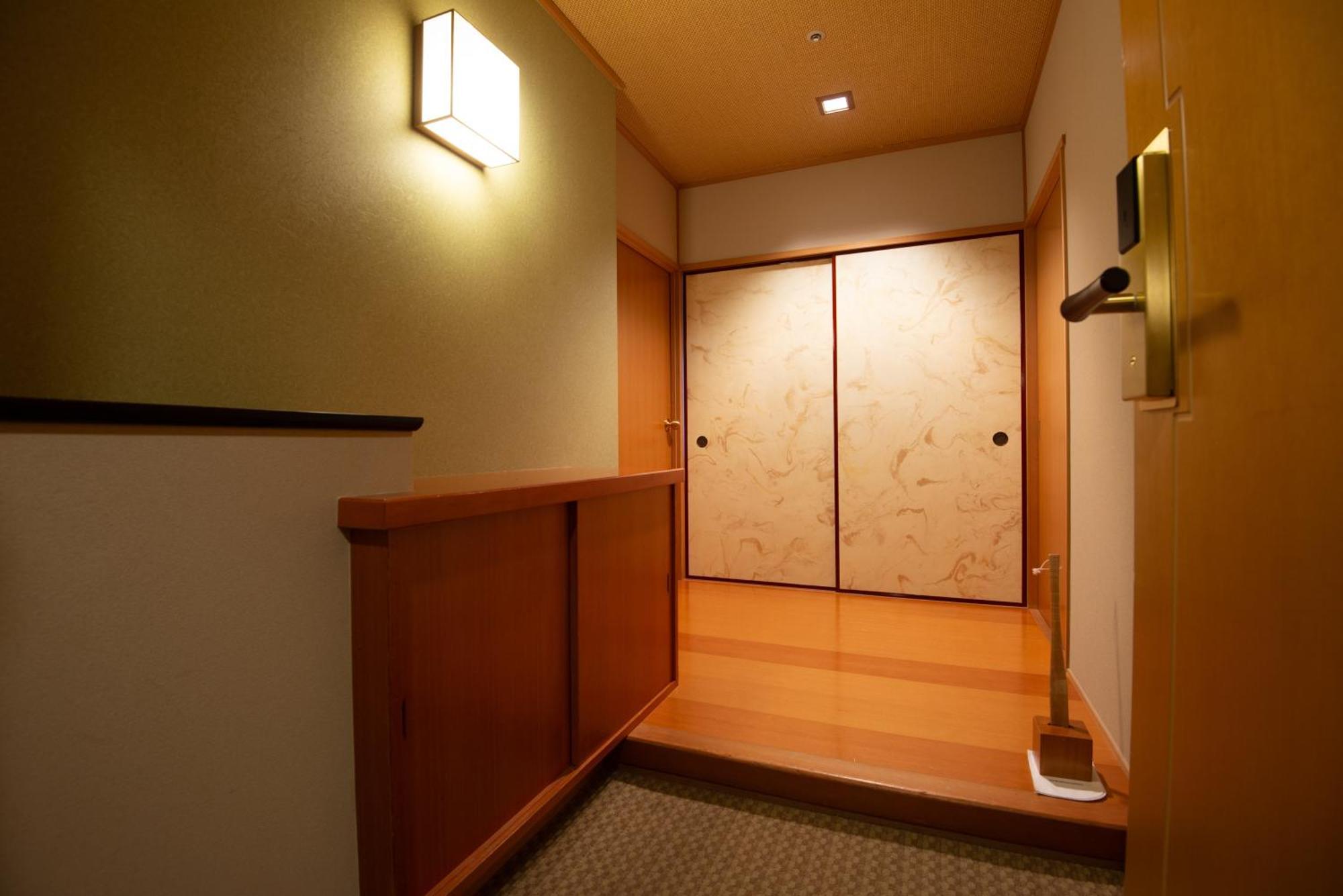 Hotel Okura Fukuoka Φουκουόκα Εξωτερικό φωτογραφία A small genkan