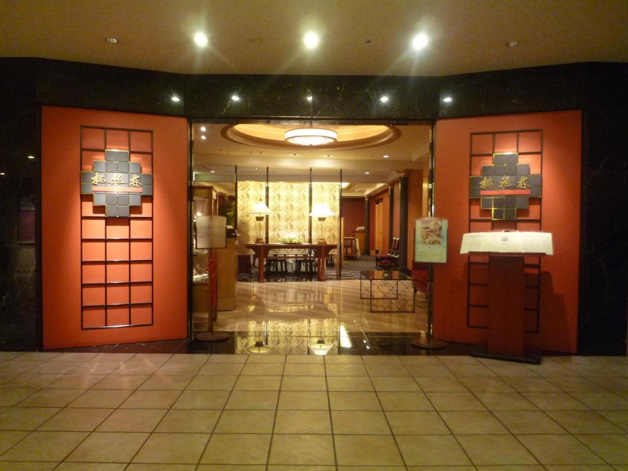 Hotel Okura Fukuoka Φουκουόκα Εξωτερικό φωτογραφία Entrance to the spa at the Mandarin Oriental, Singapore