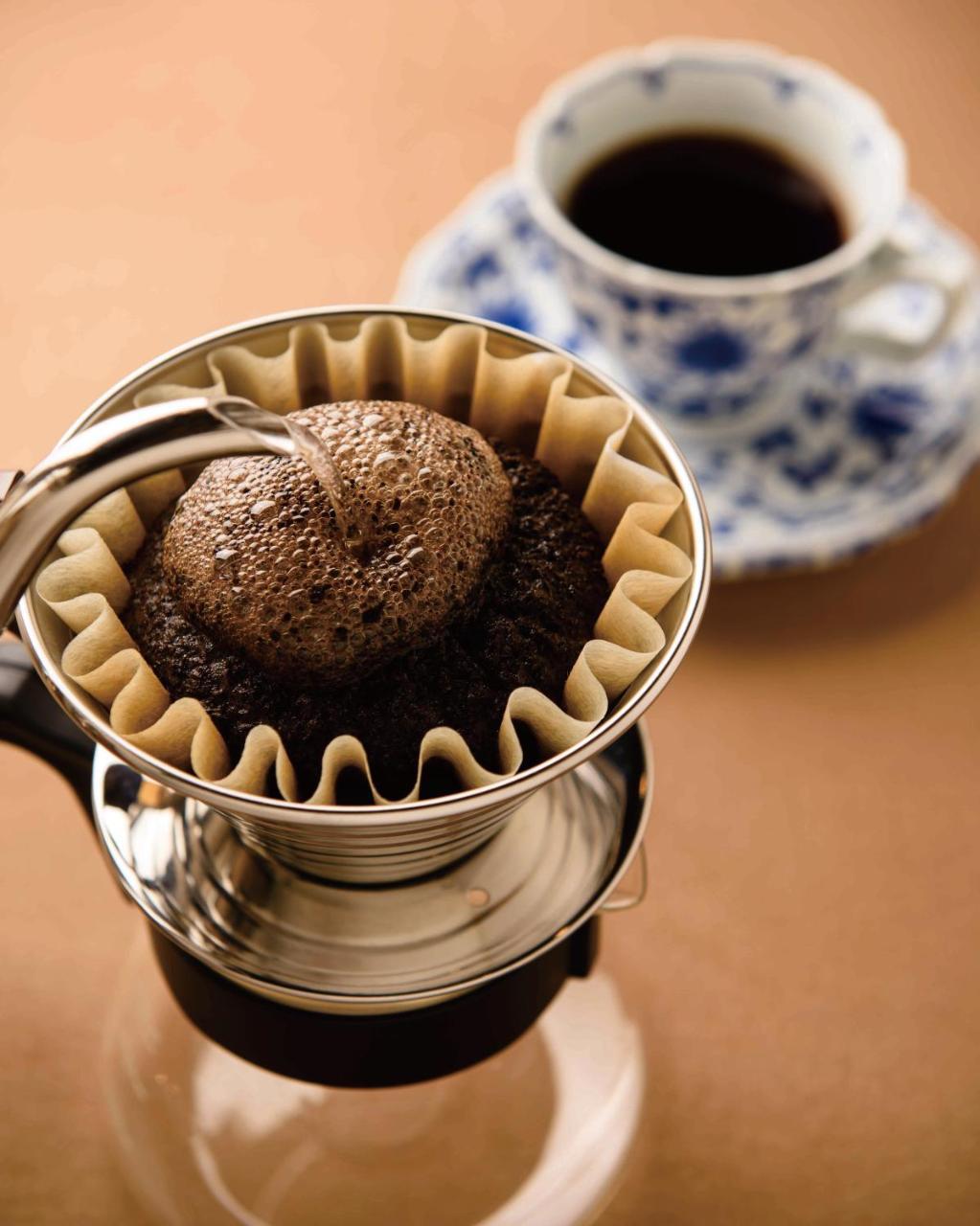 Hotel Okura Fukuoka Φουκουόκα Εξωτερικό φωτογραφία Coffee being brewed with a Kalita coffee filter