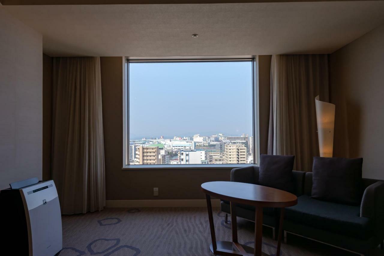 Hotel Okura Fukuoka Φουκουόκα Εξωτερικό φωτογραφία A room at the hotel